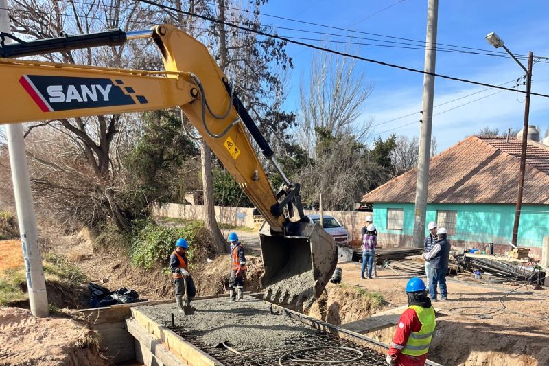 Avanza la obra del puente sobre calle Trocoman en Plottier