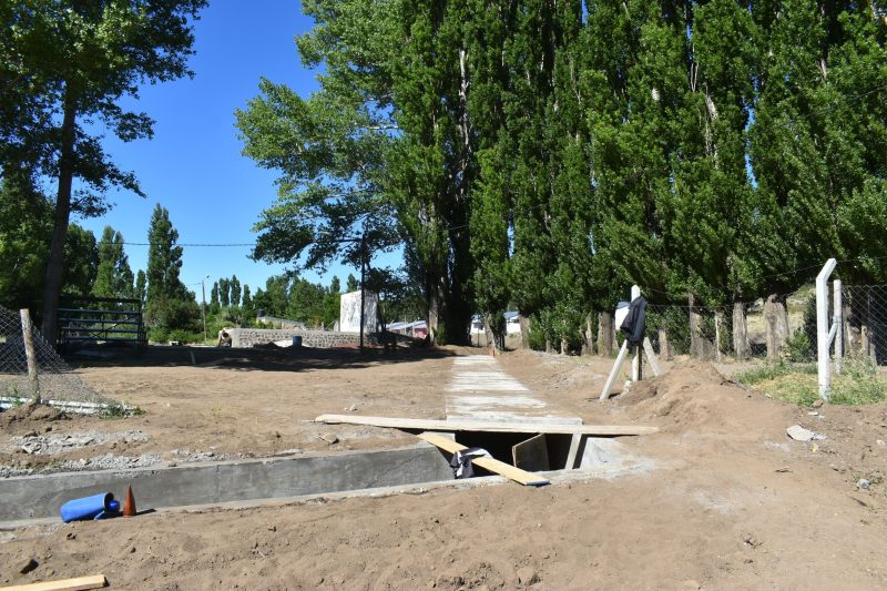 Construyen canal pluvioaluvional para prevenir inundaciones en El Huecú