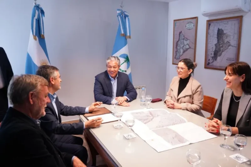 Provincia y Municipio firman convenio de colaboración para obras estratégicas en Rincón de los Sauces