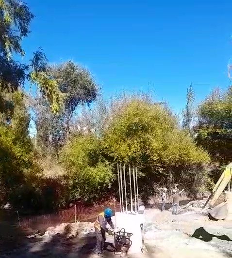 Avanza la construcción del puente de calle 7 hacia Isla El Porvenir en Centenario
