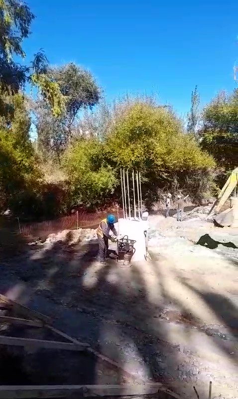 Avanza la construcción del puente de calle 7 hacia Isla El Porvenir en Centenario
