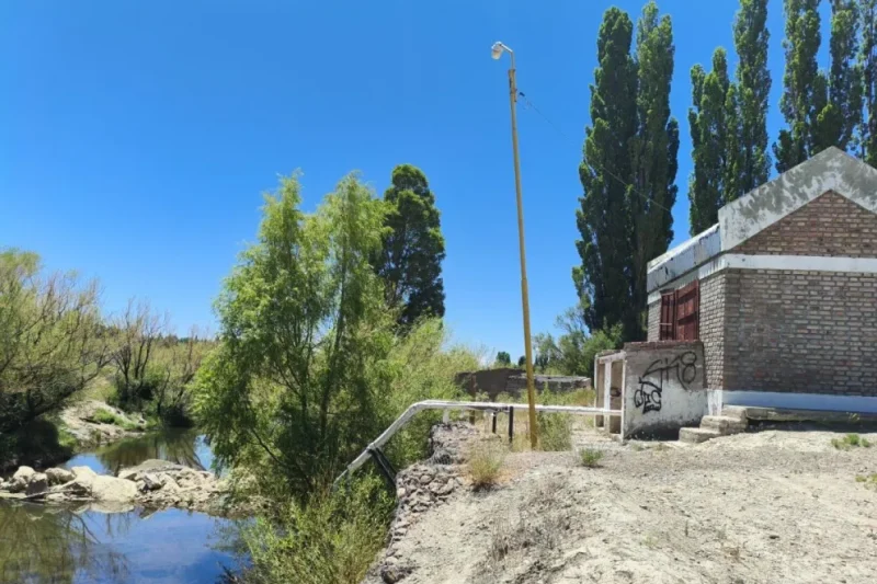 Provincia intervino, eliminó captaciones ilegales y puso en marcha un plan integral para recuperar el arroyo Covunco